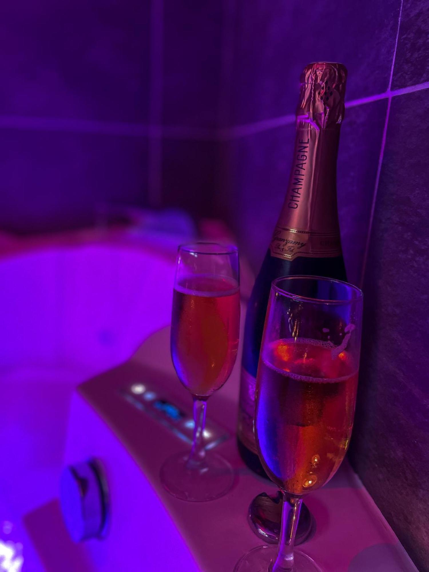 Loveroomxspa Bourg-Saint-Christophe Eksteriør bilde